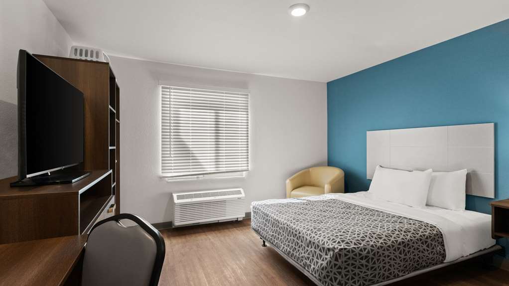 WOODSPRING SUITES GREELEY-guestroom-Guest Room,On-Site.jpg