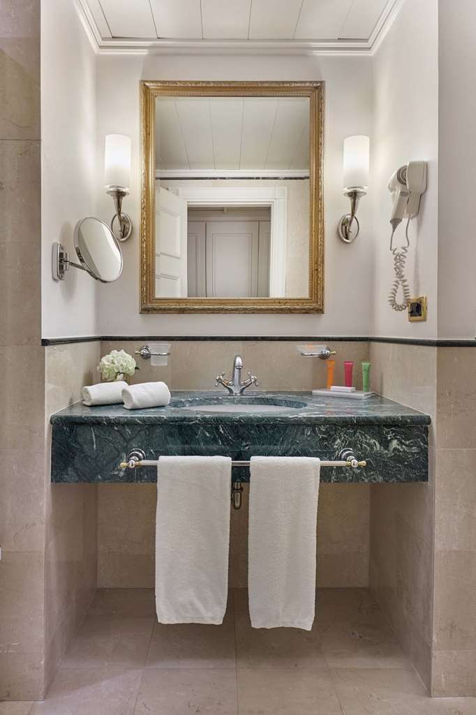 SAVOY HOTEL AND SPA-guestroom-Guest Room,Bathroom,On-Site.jpg