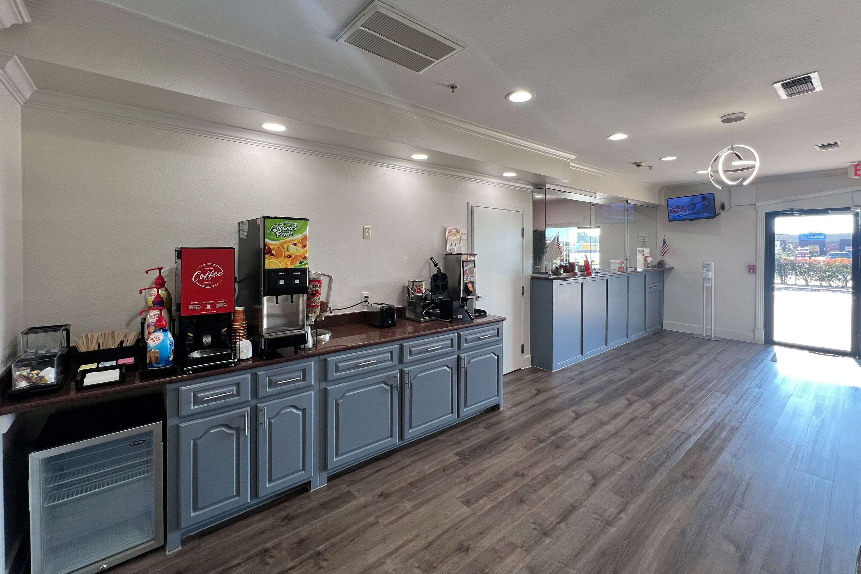 Breakfast area | Econo Lodge Beaumont I-10 South