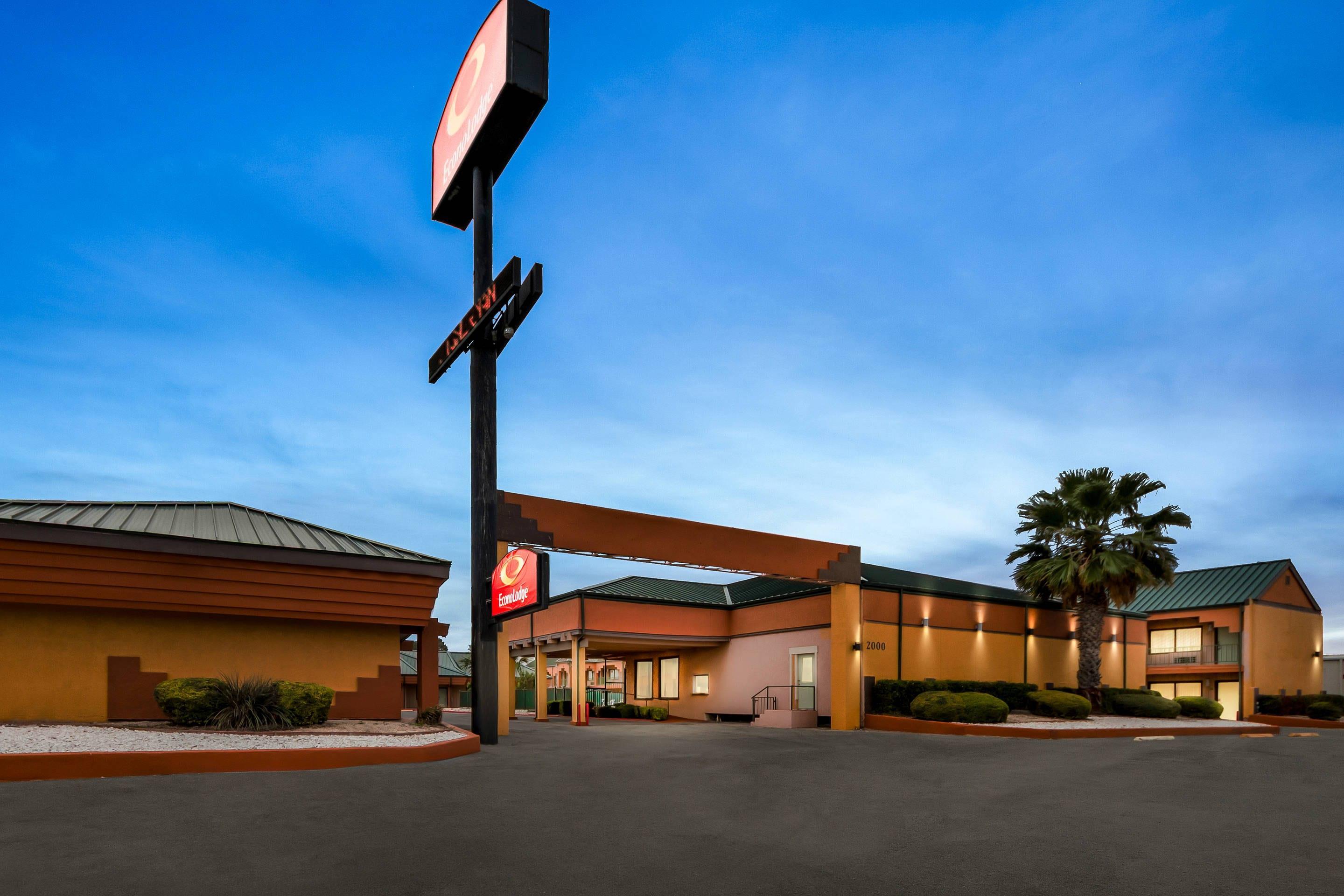 Twilight | Econo Lodge Del Rio