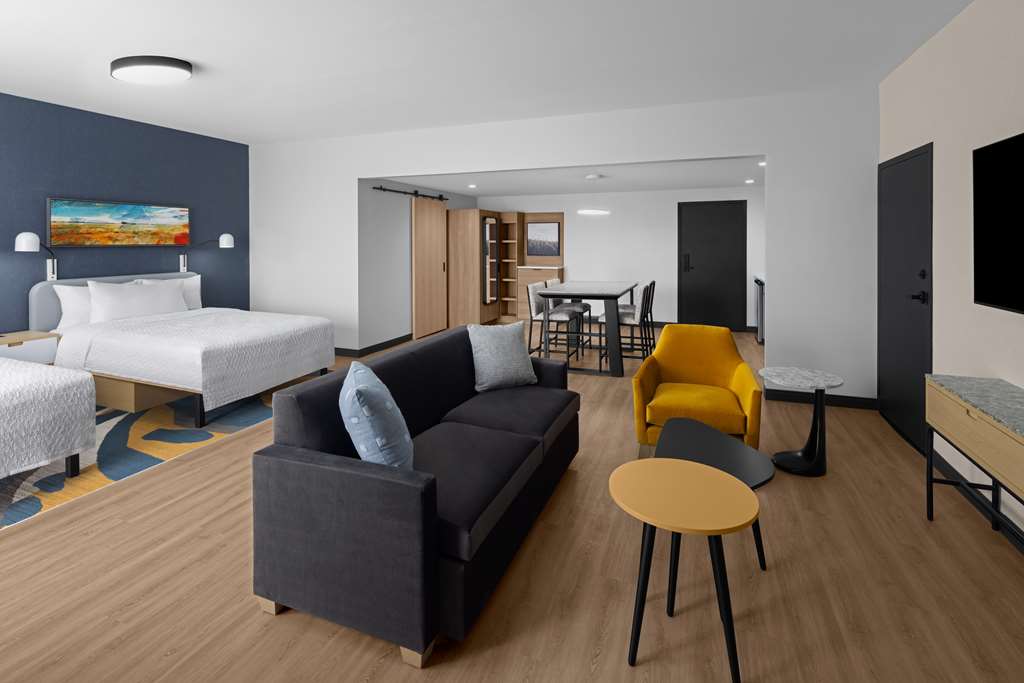HOMEWOOD SUITES GRAND PRAIRIE-guestroom-Guest Room,On-Site.jpg