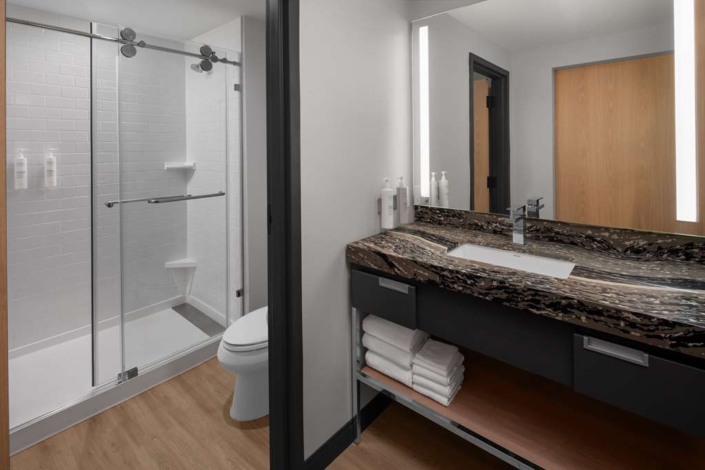 HOMEWOOD SUITES GRAND PRAIRIE-guestroom-Guest Room,Bathroom,On-Site.jpg