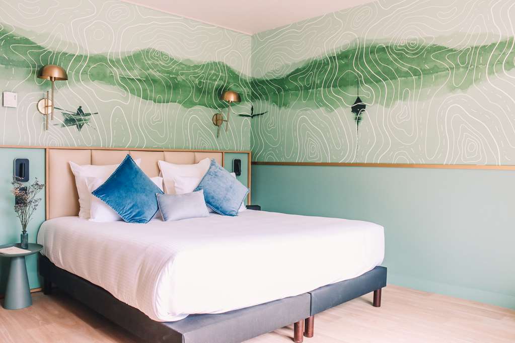 BEST OF BOTH-guestroom-Guest Room,On-Site.jpg