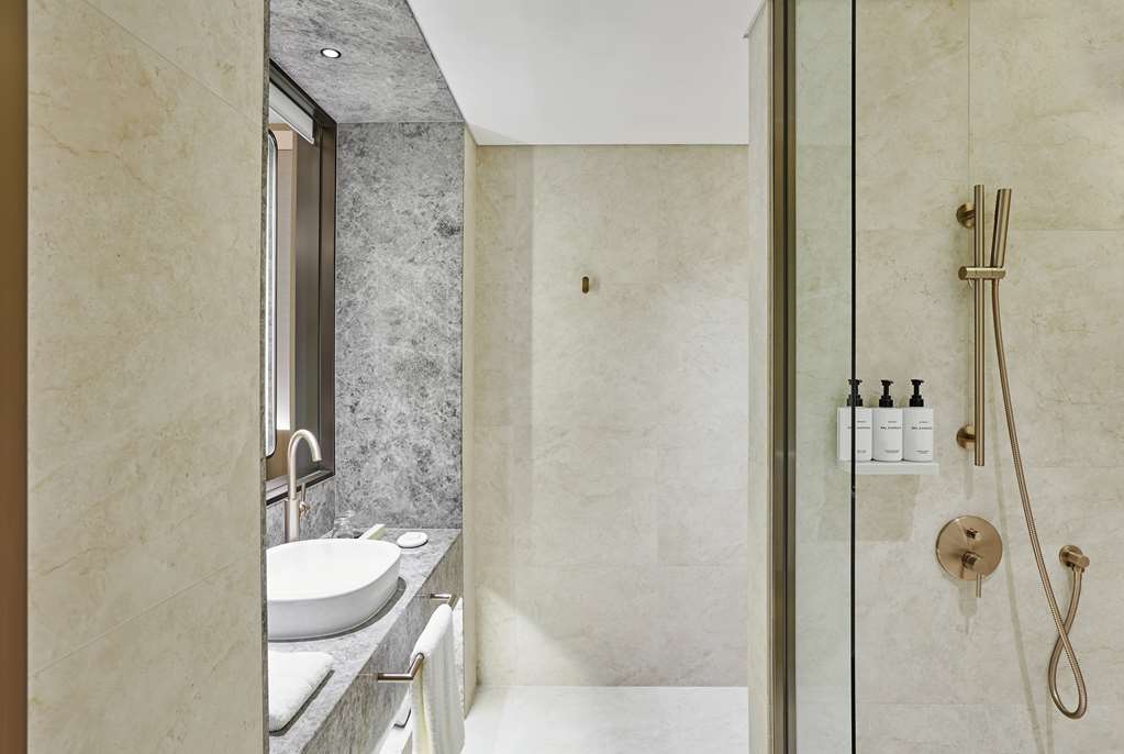 WYNDHAM GRAND BUSAN IJIN-guestroom-Guest Room,Bathroom,On-Site.jpg