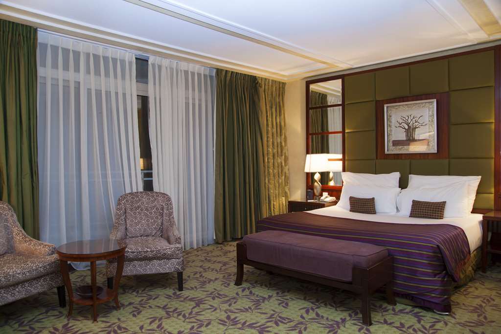KING FAHD PALACE HOTEL-guestroom-Guest Room,Suite,On-Site.jpg