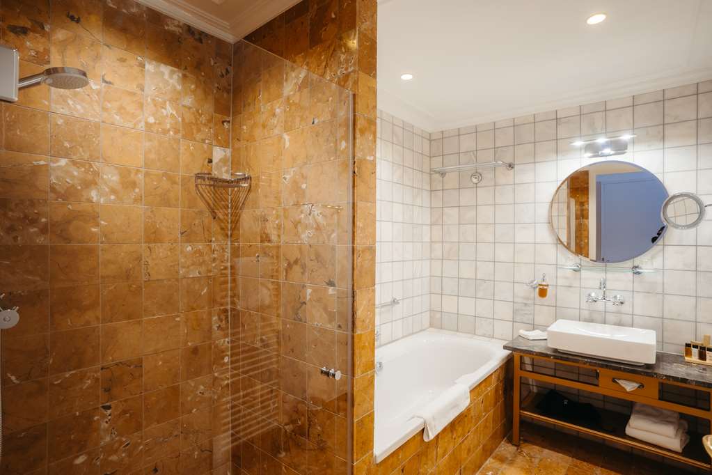 Grand Hotel Karel V-guestroom-Guest Room,Bathroom,On-Site.jpg