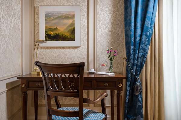 HOTEL FLUELA DAVOS  PART OF HYATT - Photo 5