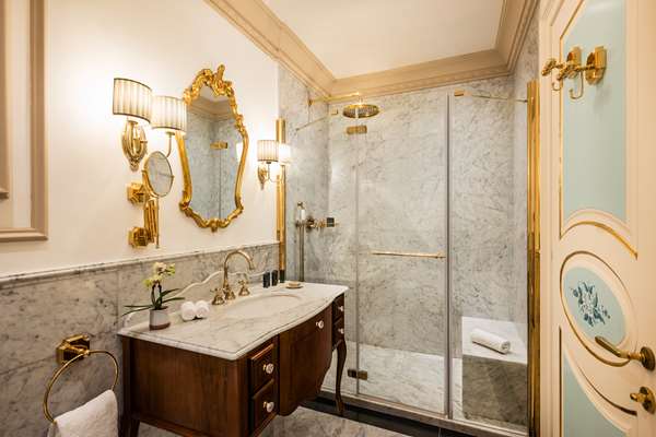 HOTEL FLUELA DAVOS  PART OF HYATT - Photo 9