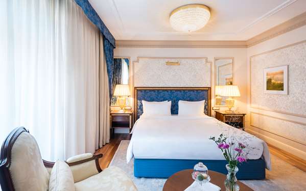 HOTEL FLUELA DAVOS  PART OF HYATT - Photo 7