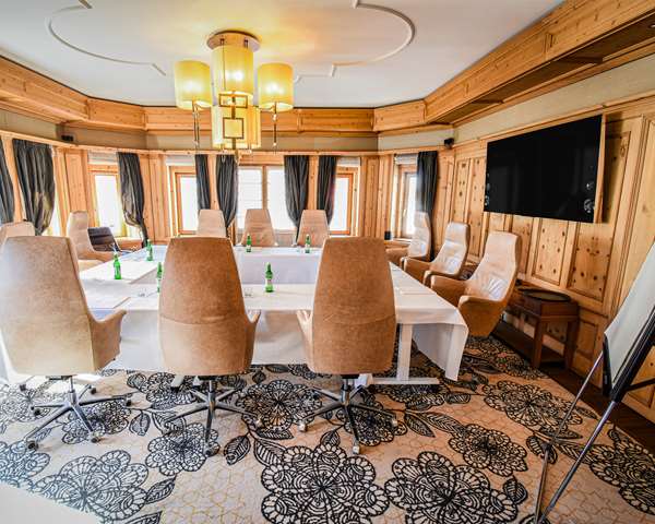 HOTEL FLUELA DAVOS  PART OF HYATT - Photo 13