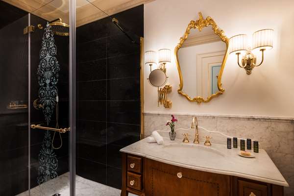 HOTEL FLUELA DAVOS  PART OF HYATT - Photo 10