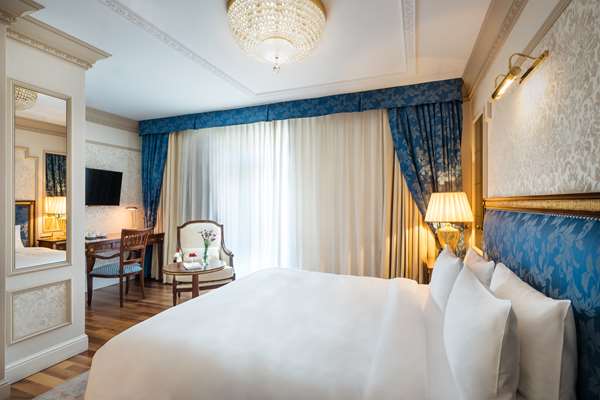 HOTEL FLUELA DAVOS  PART OF HYATT - Photo 11