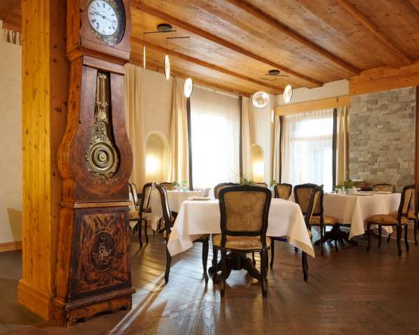 HOTEL FLUELA DAVOS  PART OF HYATT - Photo 19