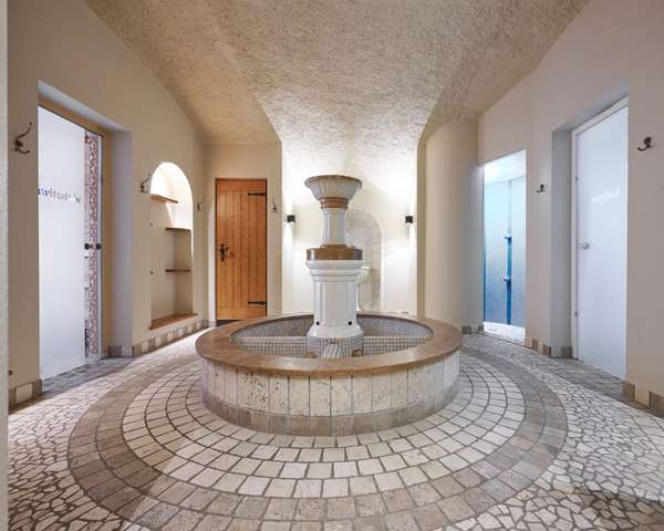 HOTEL FLUELA DAVOS  PART OF HYATT - Photo 17