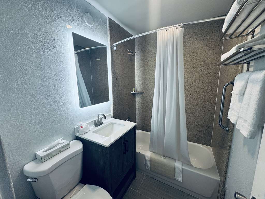 SureStay by Best Western Fresno Central-guestroom-Guest Room,Bathroom,On-Site.jpg