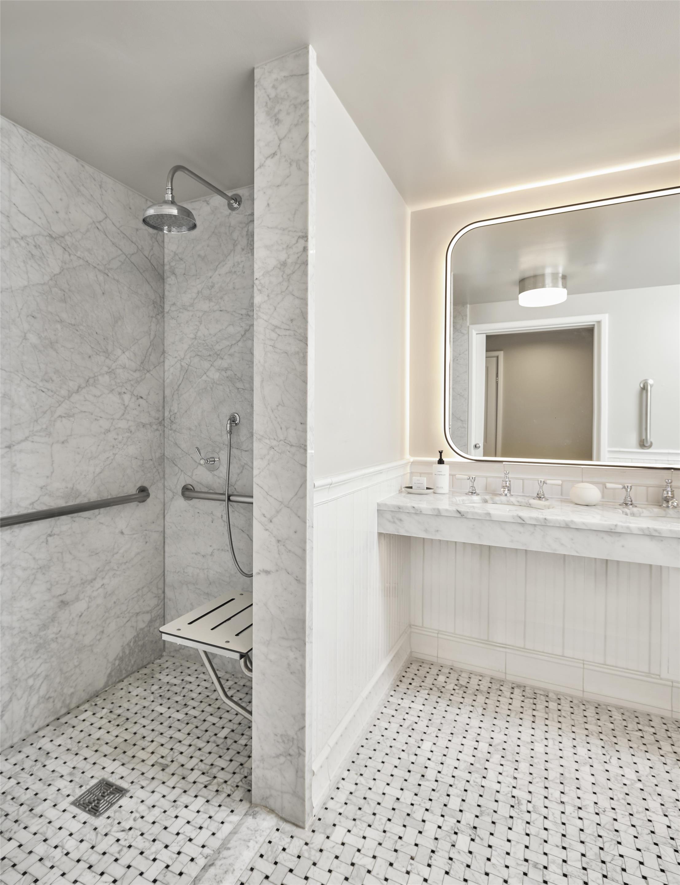 Guest room bath