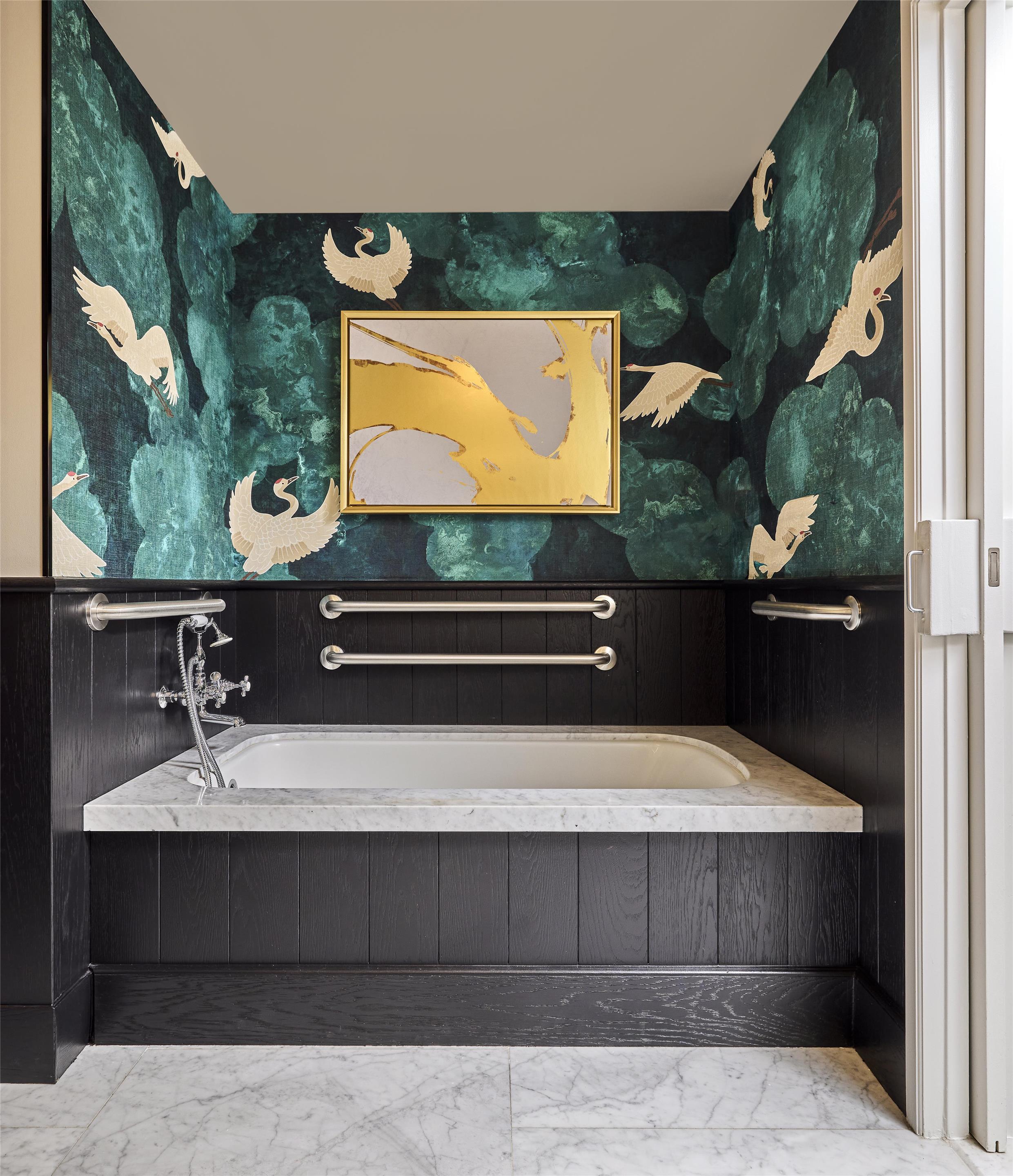 Guest room bath