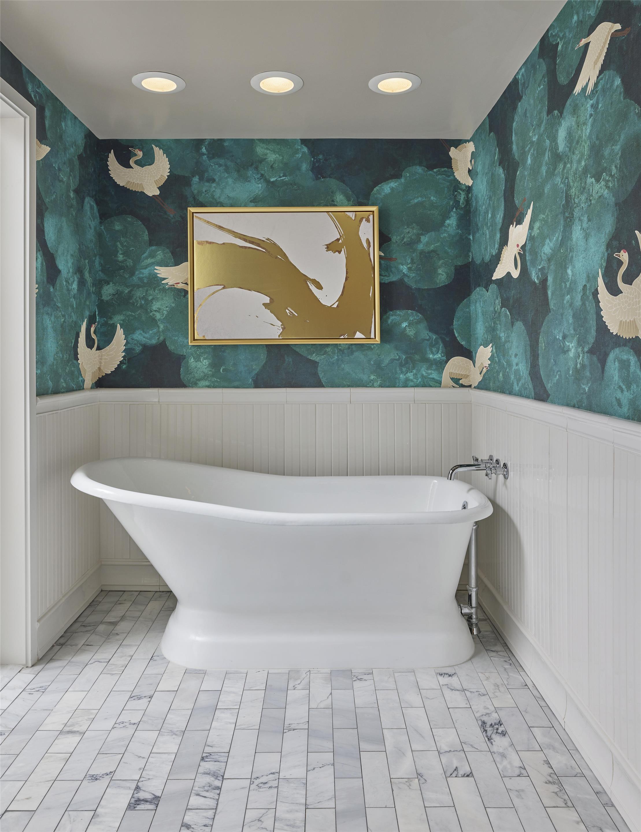 Guest room bath
