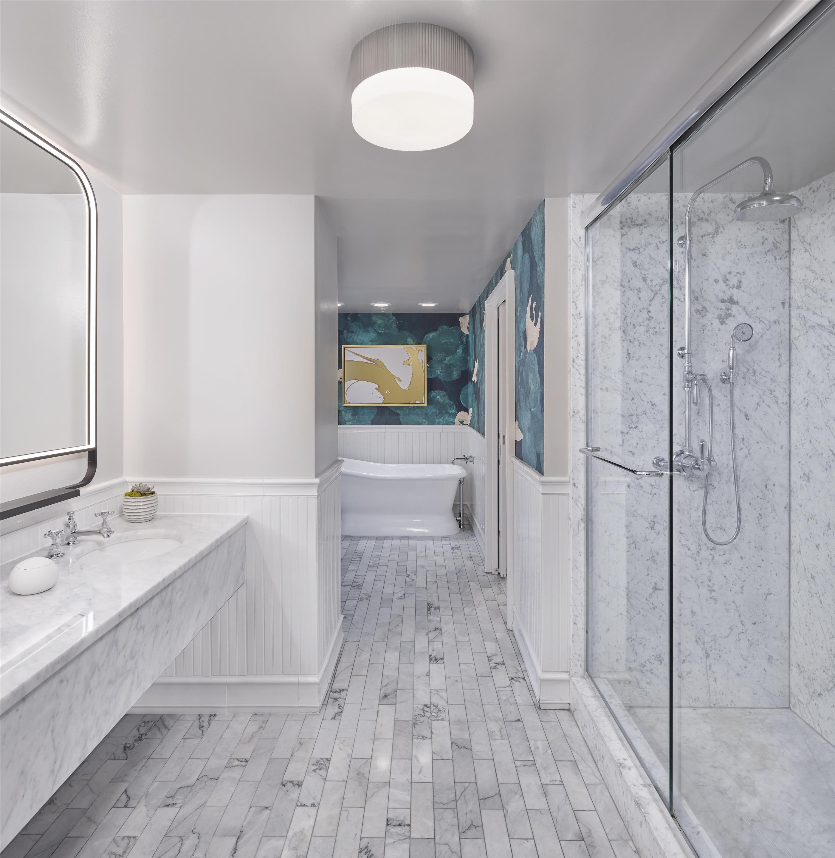 Guest room bath