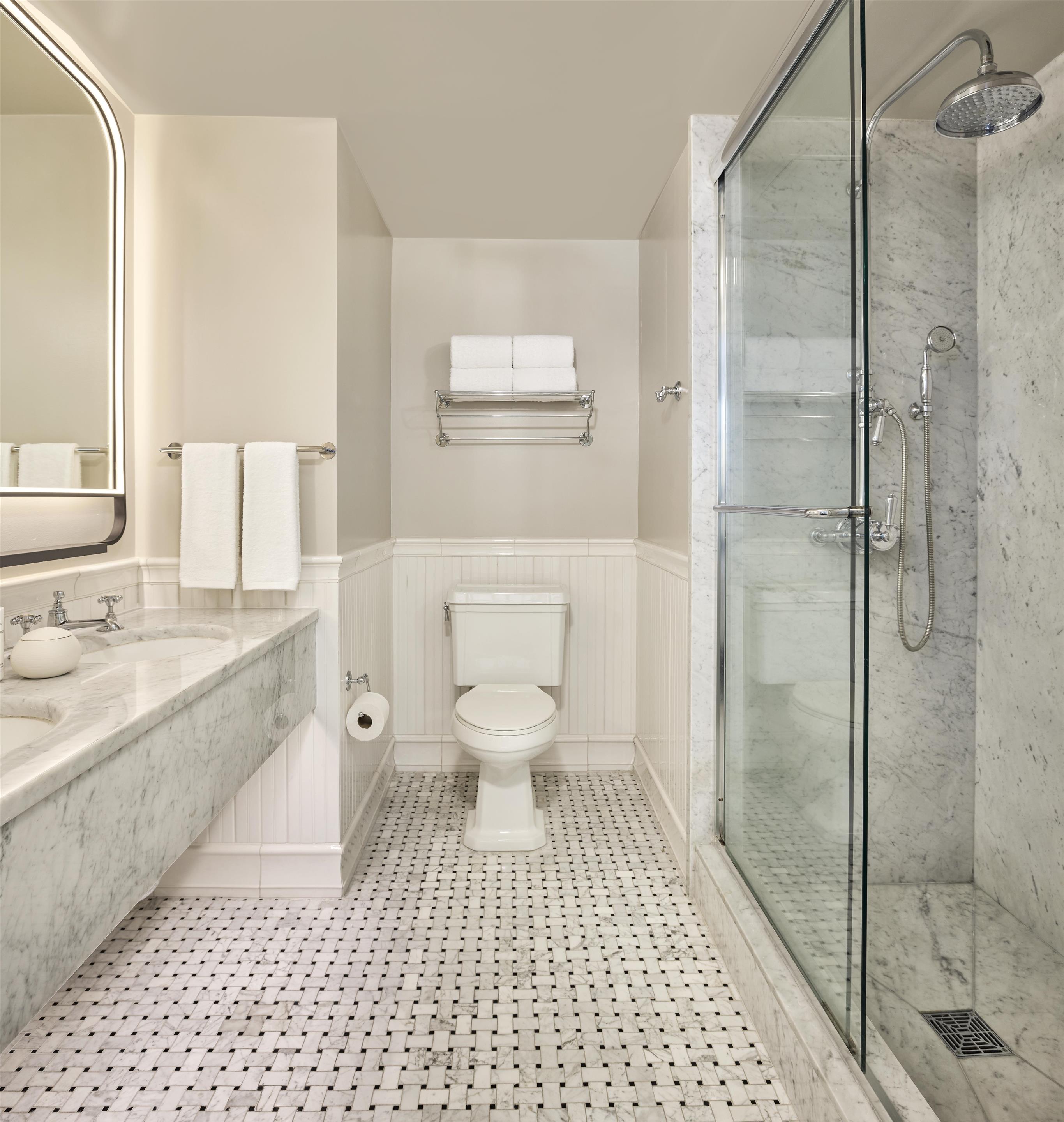 Guest room bath