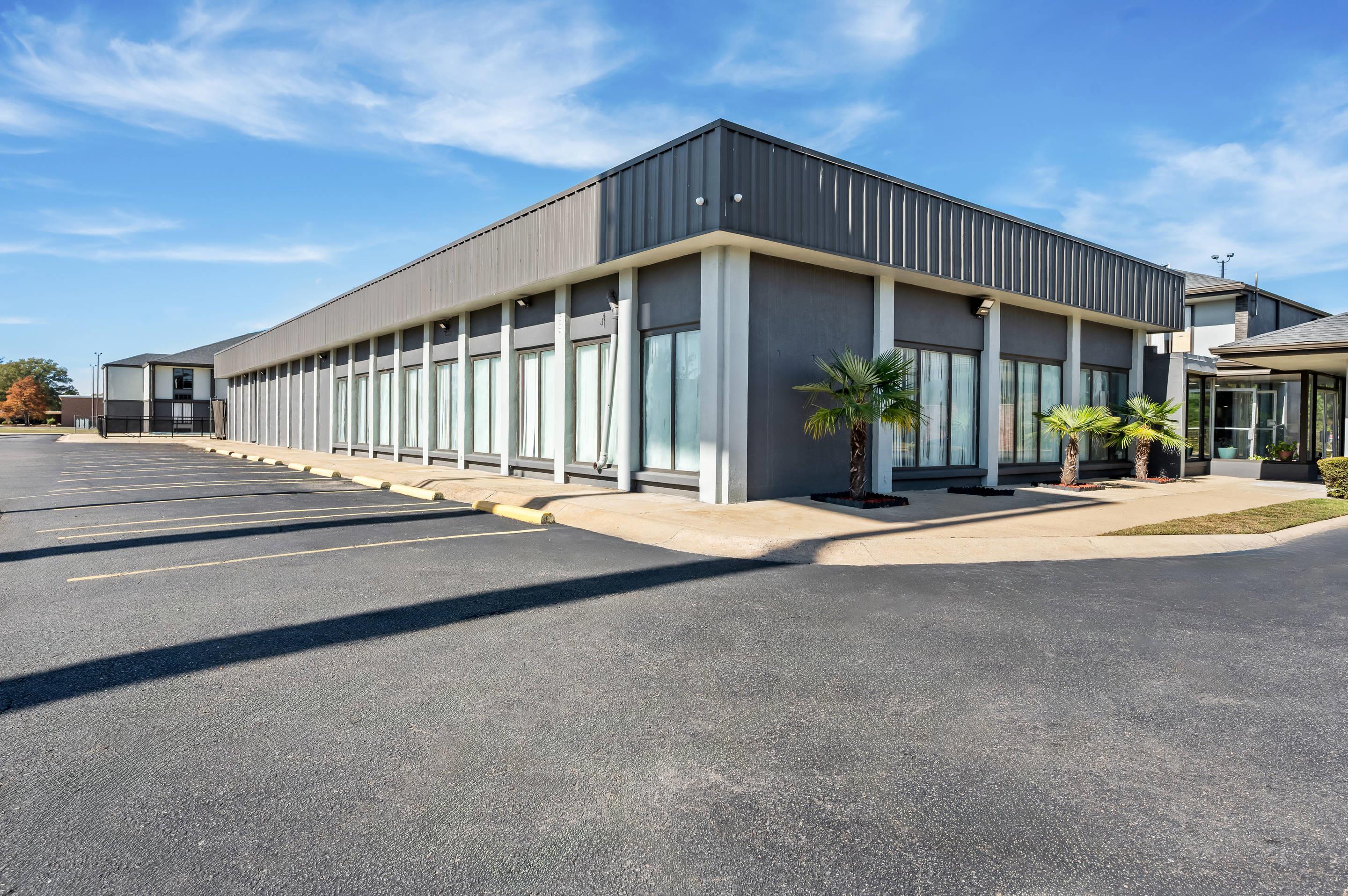 Hotel exterior | Express Inn and Suites