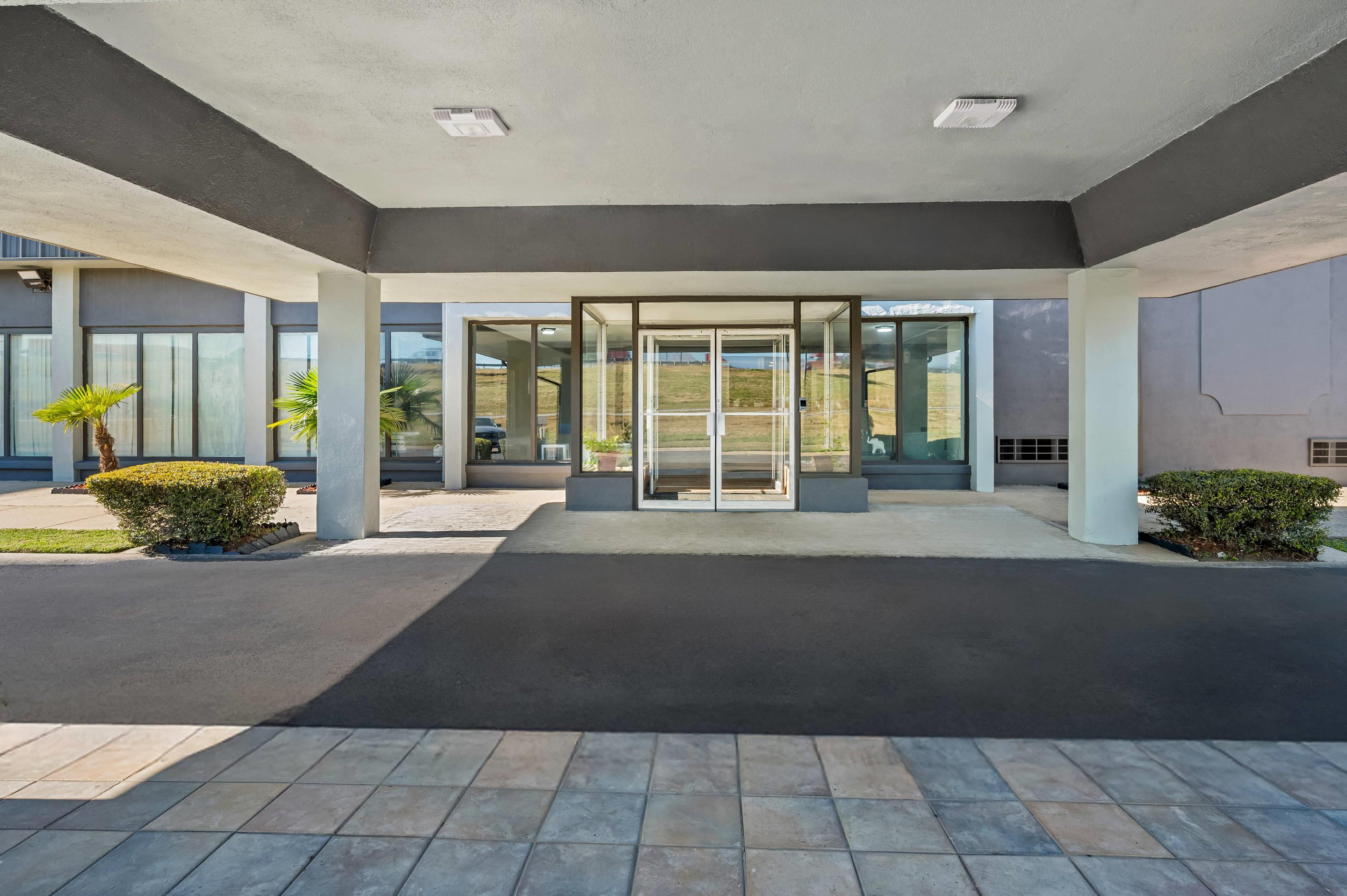 Hotel Entrance | Express Inn and Suites