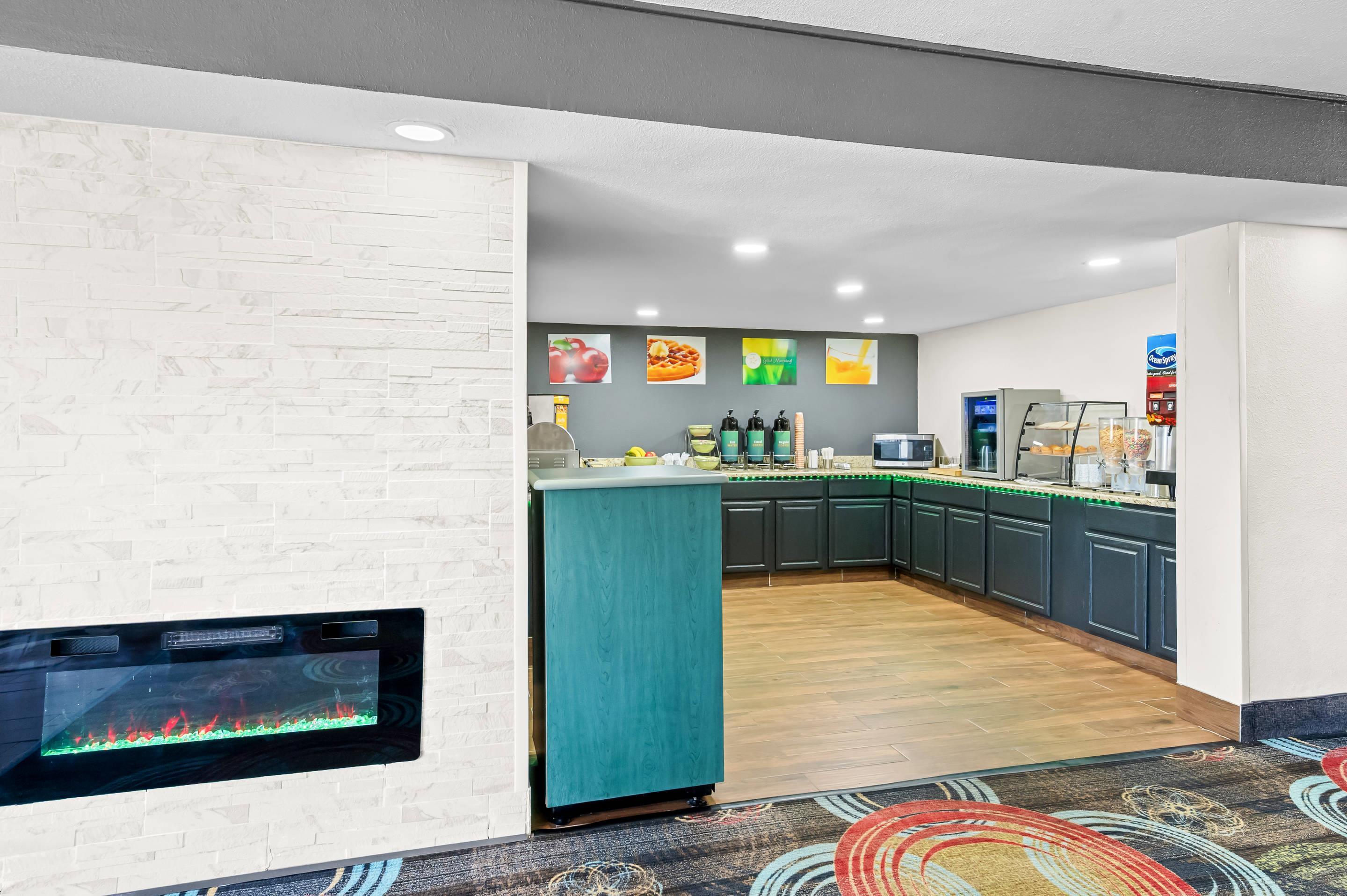 Breakfast area | Express Inn and Suites