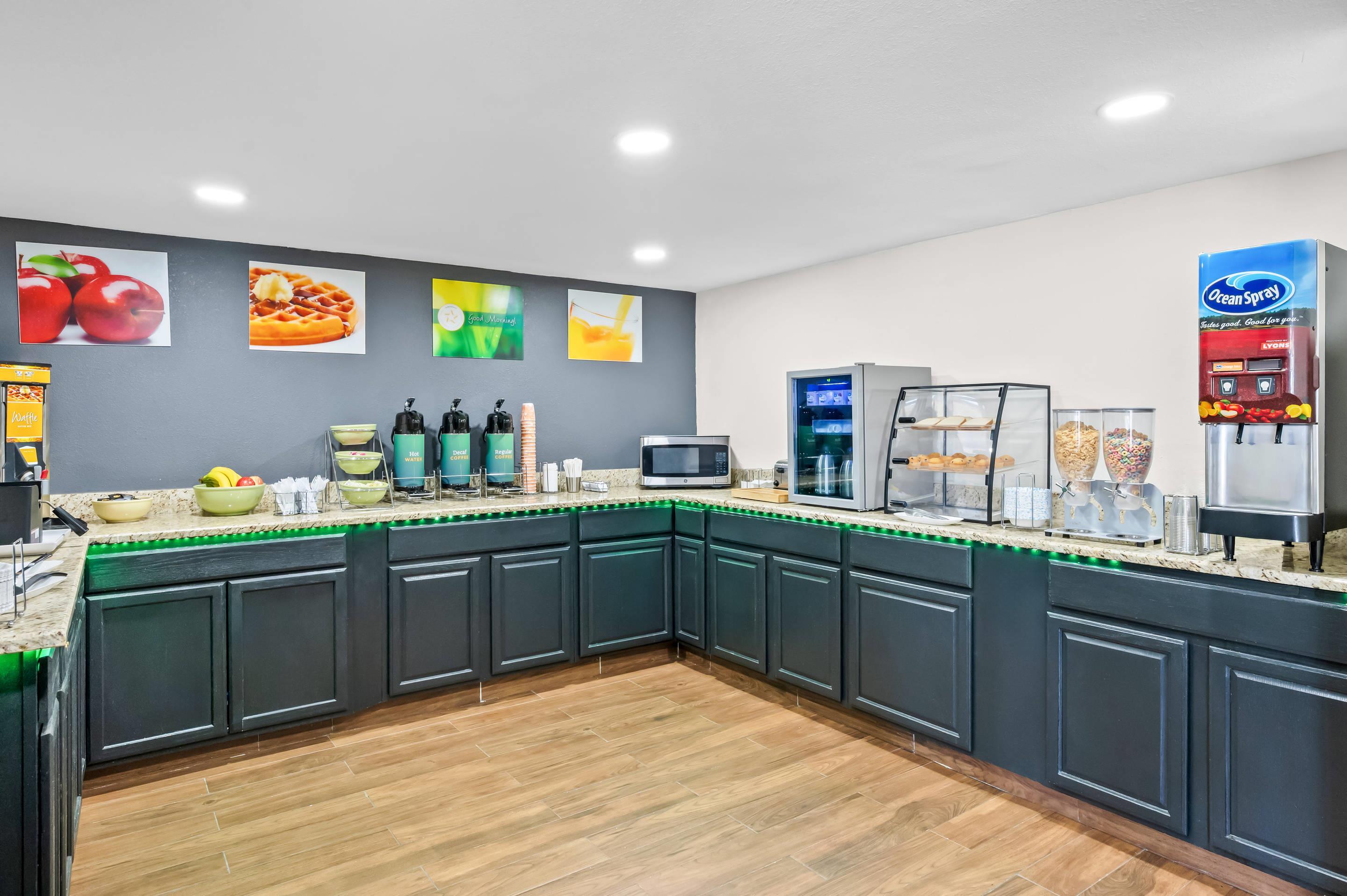 Breakfast area | Express Inn and Suites