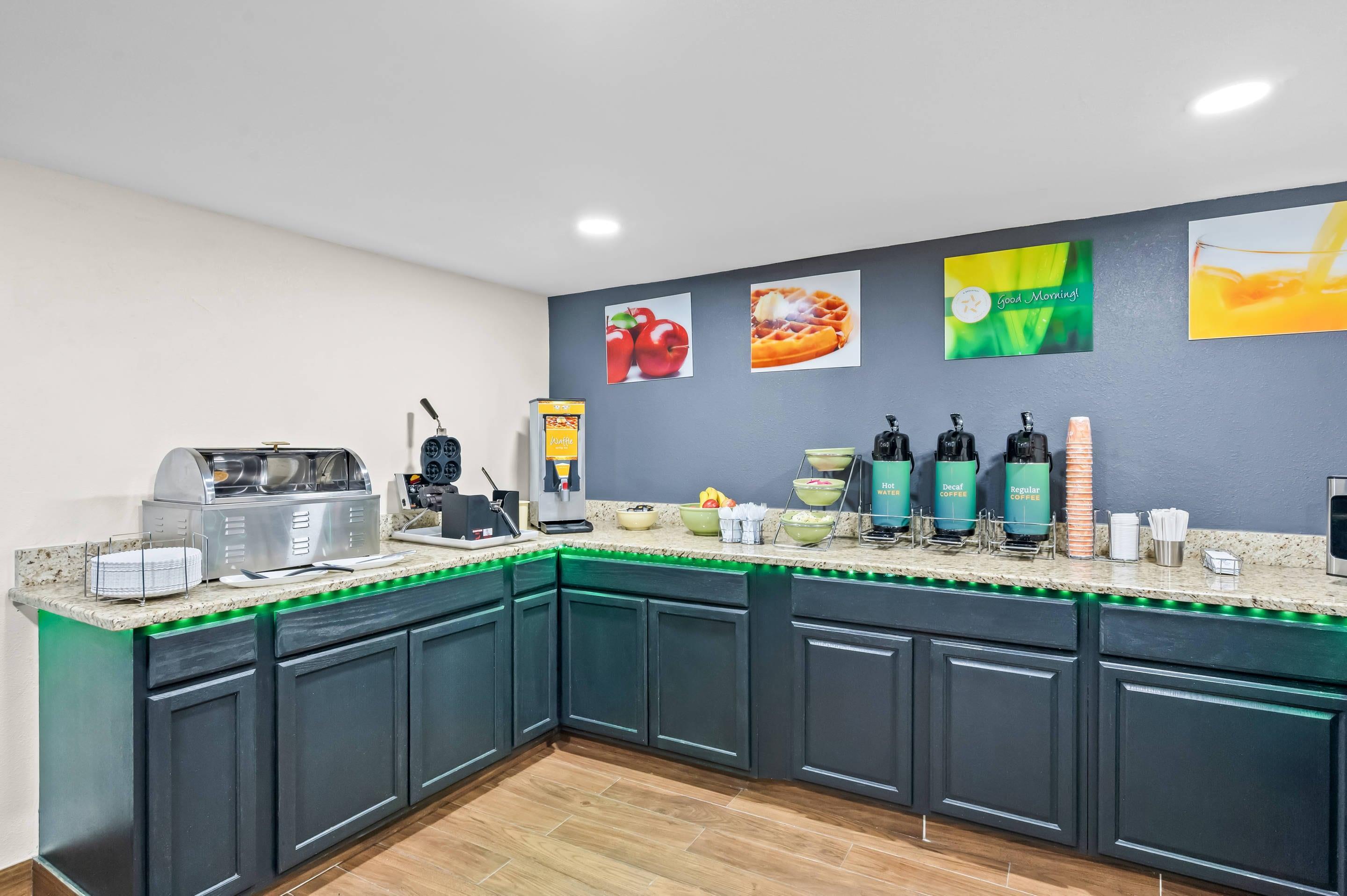 Breakfast area | Express Inn and Suites