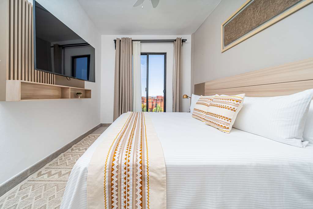 KRYSTAL GRAND RESIDENCES AND VILLAS-guestroom-Guest Room,On-Site.jpg