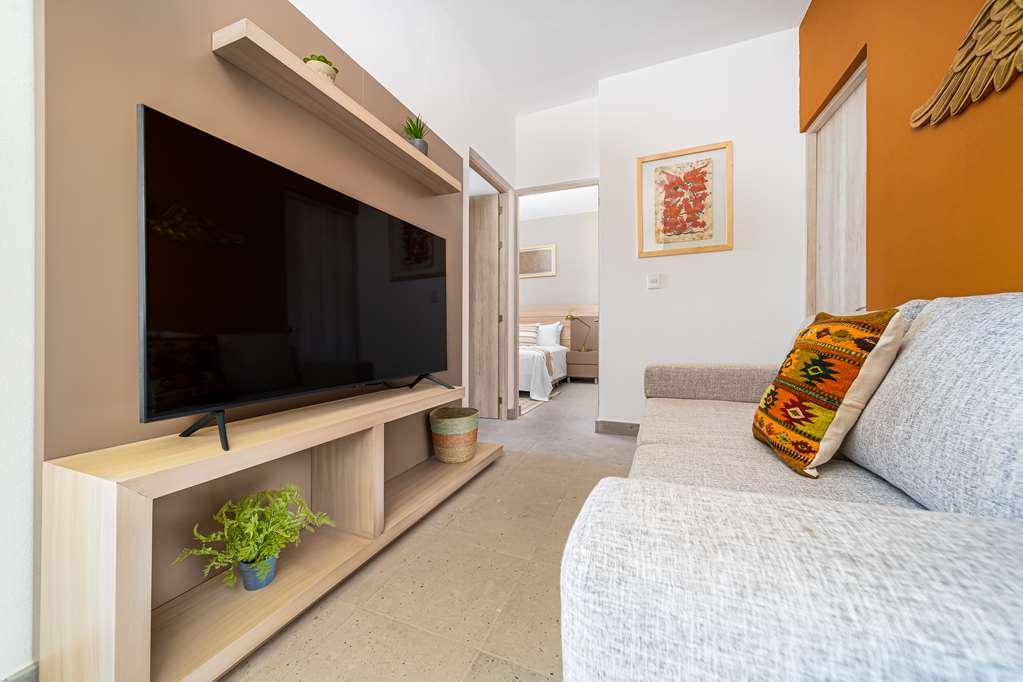 KRYSTAL GRAND RESIDENCES AND VILLAS-guestroom-Guest Room,Guest Room Amenity,On-Site.jpg