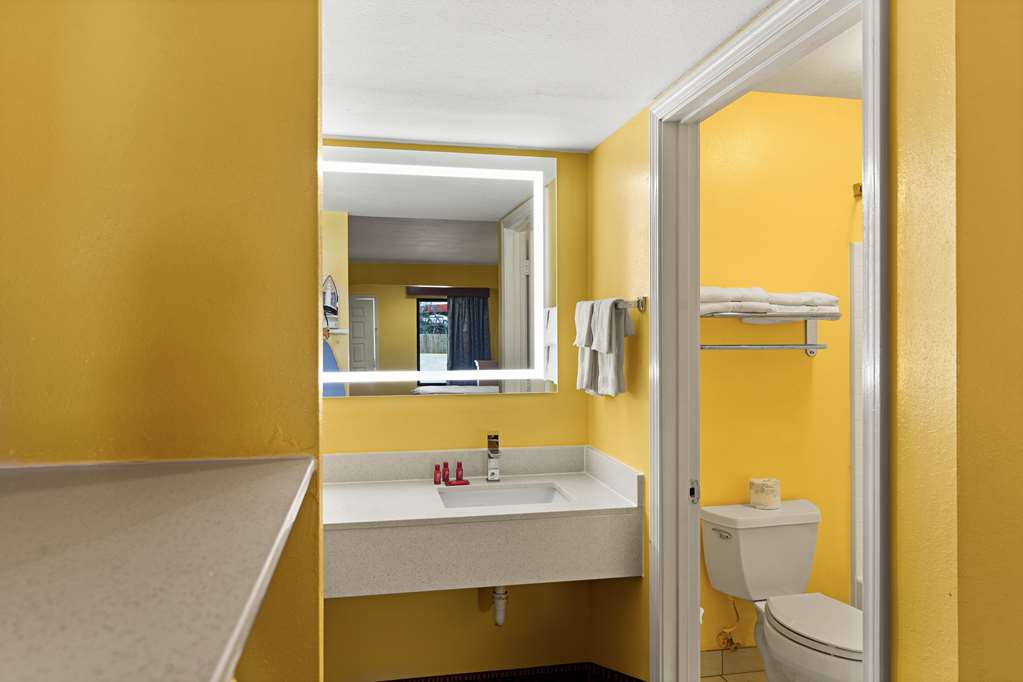 SureStay by Best Western Gulfport-guestroom-Guest Room,Bathroom,On-Site.jpg