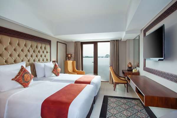 2 Single Beds, Smoking Room, Deluxe Room, Safety Box, Mini Fridge, Hairdryer, Shower In Room, Full Breakfast