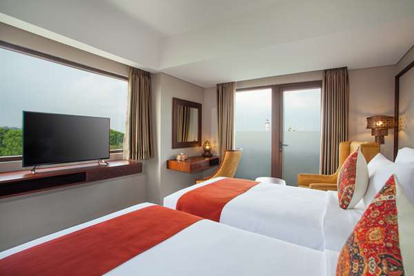 2 Single Beds, Smoking Room, Executive Room, Mountain View, Safety Box, Mini Fridge, Shower In Room, Full Breakfast