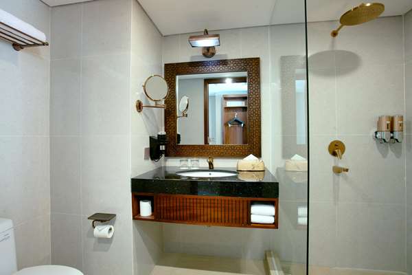 2 Single Beds, Non-Smoking, Deluxe Room, Safety Box, Mini Fridge, Hairdryer, Shower In Room, Full Breakfast
