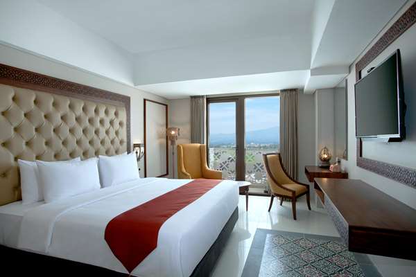 1 Double Bed, Smoking Room, Deluxe Room, Safety Box, Mini Fridge, Hairdryer, Shower In Room, Full Breakfast