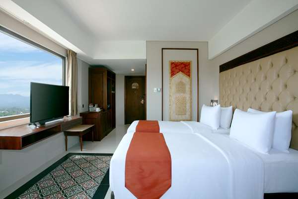 2 Single Beds, Smoking Room, Executive Room, Mountain View, Safety Box, Mini Fridge, Shower In Room, Full Breakfast
