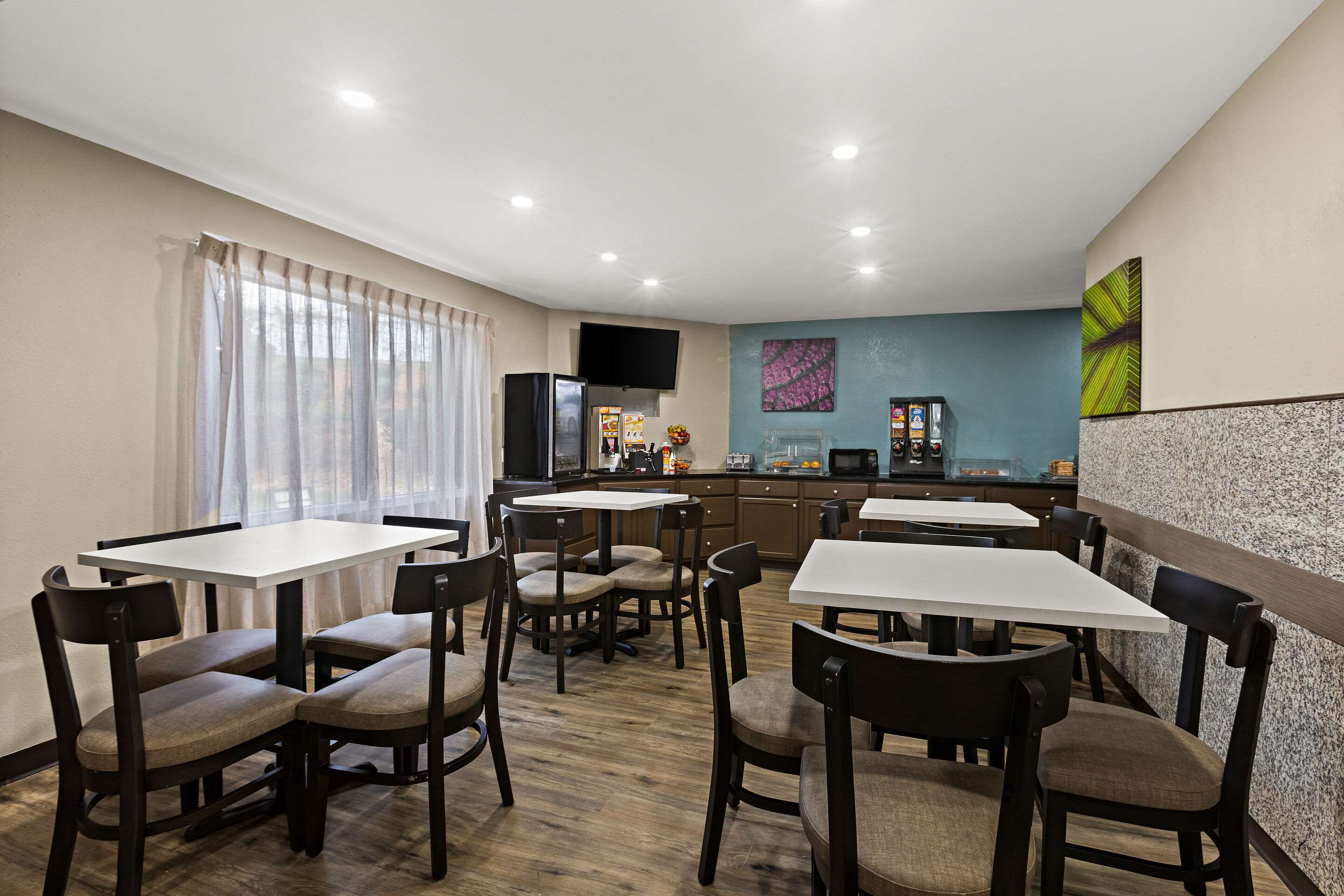 Enjoy breakfast in this seating area | Sleep Inn