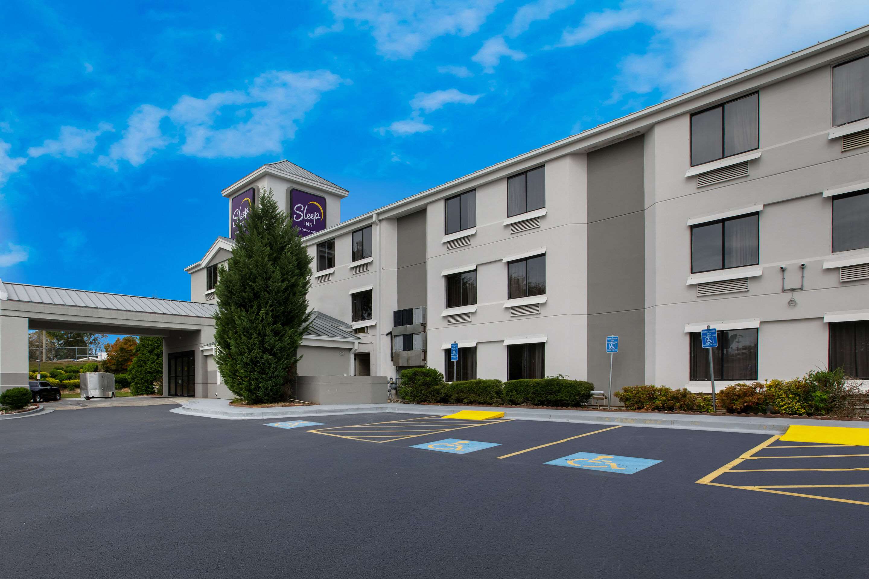 Hotel Parking Area | Sleep Inn