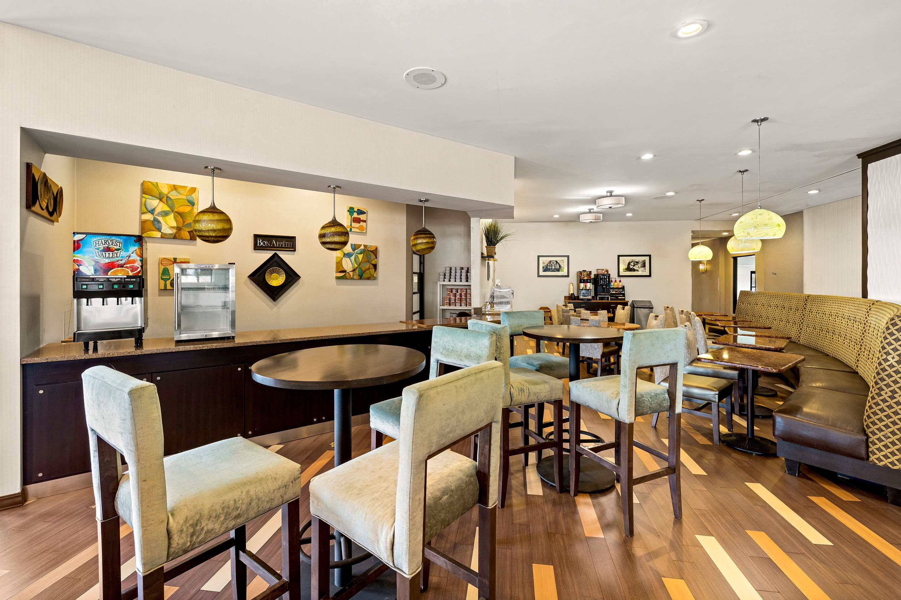 IN Breakfast Area