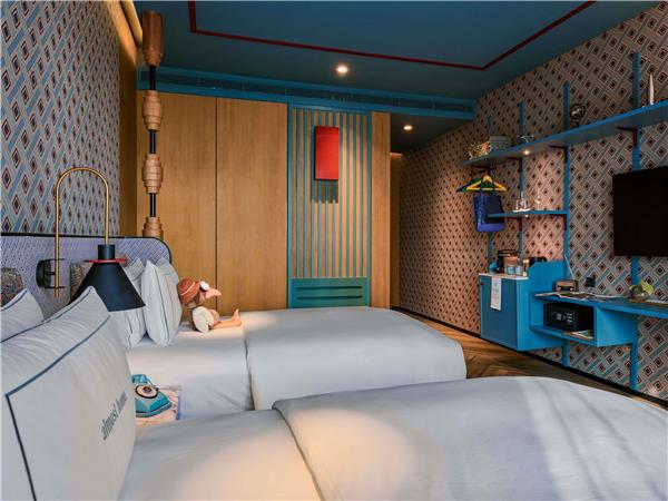 MEDIUM, 2 Single Beds