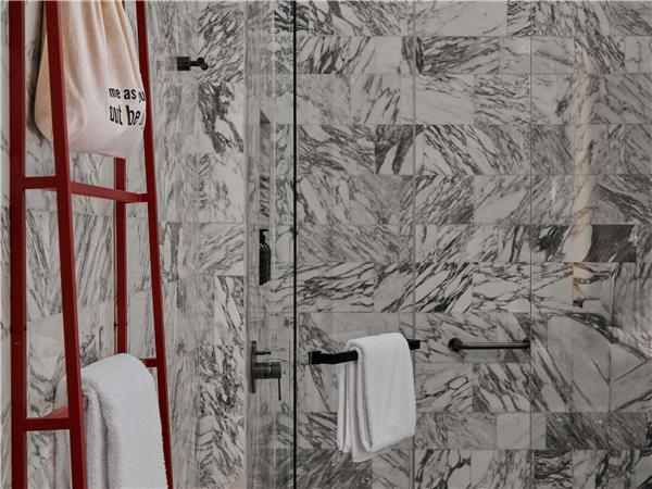 MEDIUM, 2 Single Beds