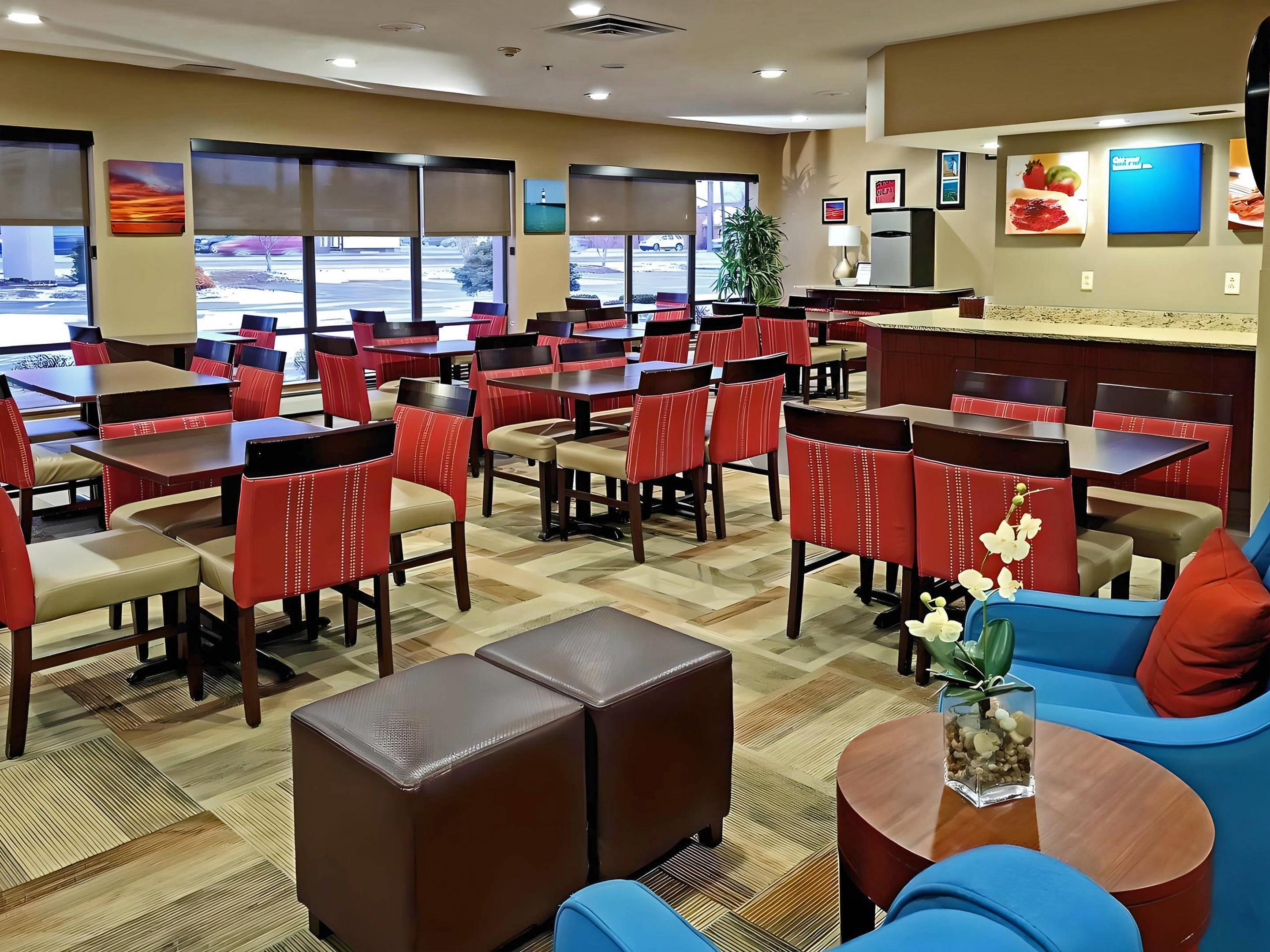 Breakfast area | Comfort Inn, Erie - Near Presque Isle