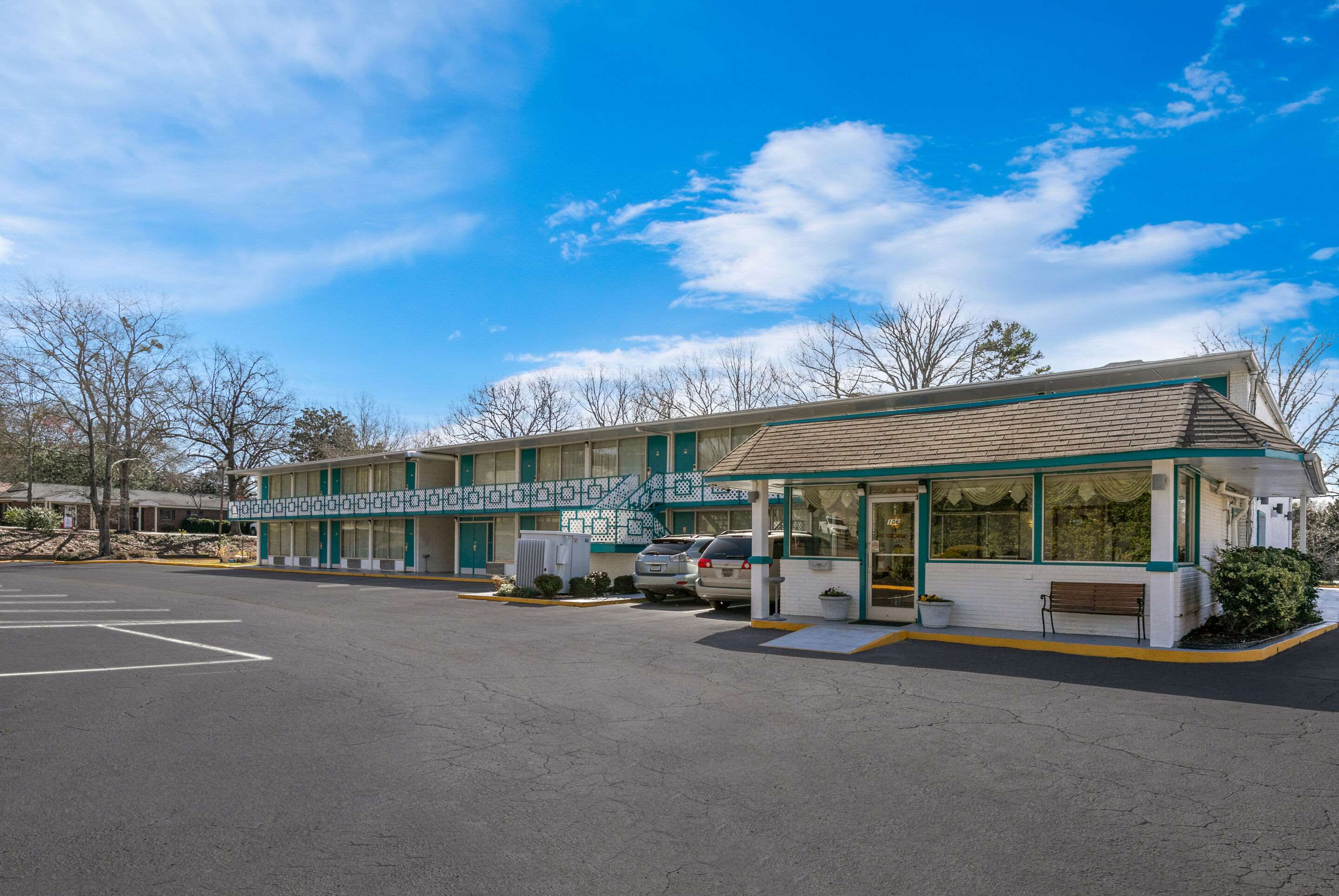 Hotel exterior | Econo Lodge