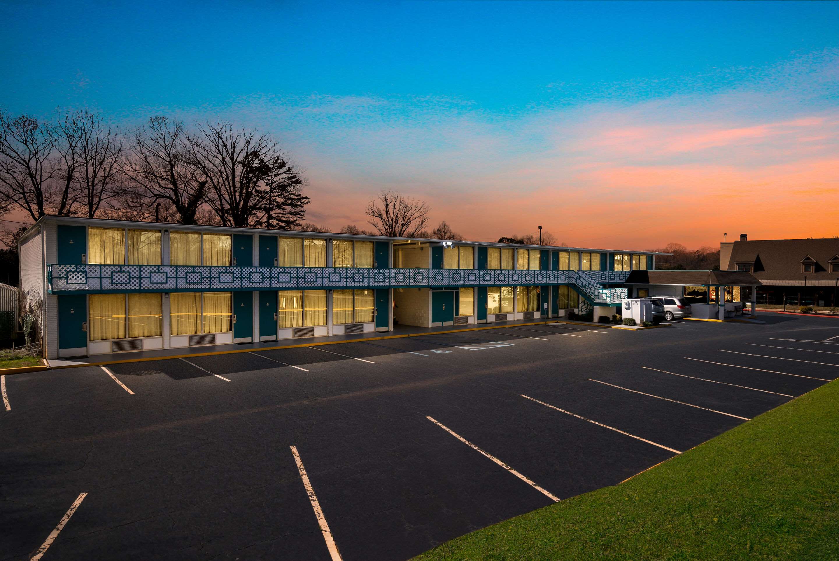 Hotel exterior | Econo Lodge