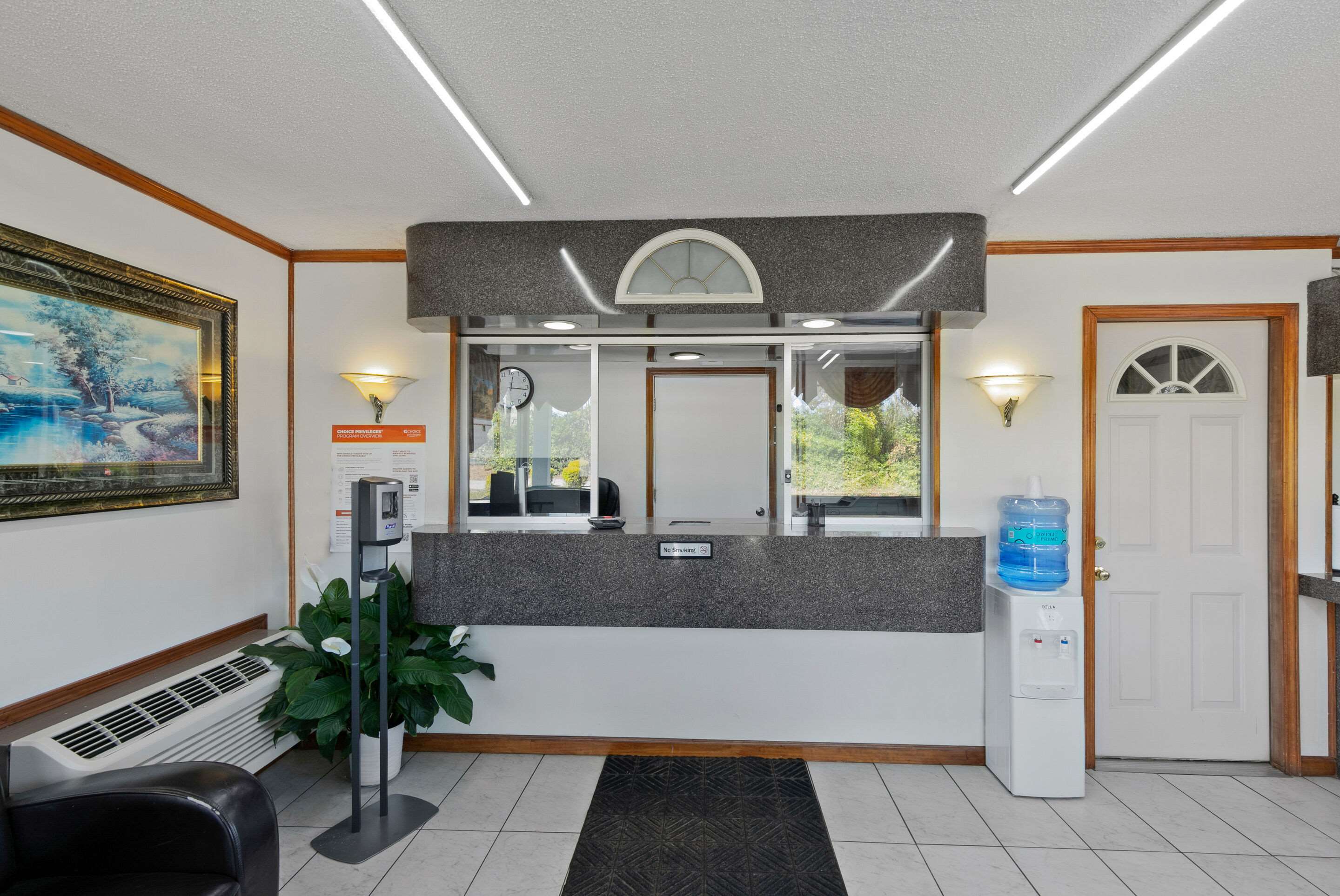 Hotel lobby | Econo Lodge