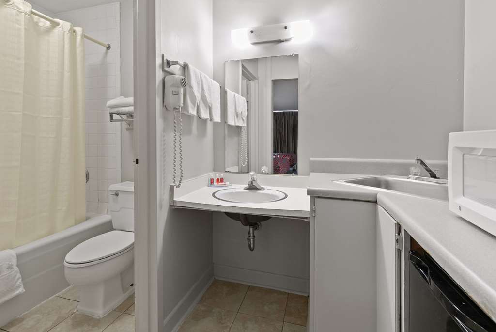 ECONO LODGE CLEMSON - UNIVERSITY AR-guestroom-Guest Room,Bathroom,On-Site.jpg