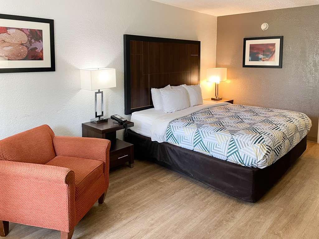 MOTEL 6 OPELIKA AL-guestroom-Guest Room,On-Site.jpg