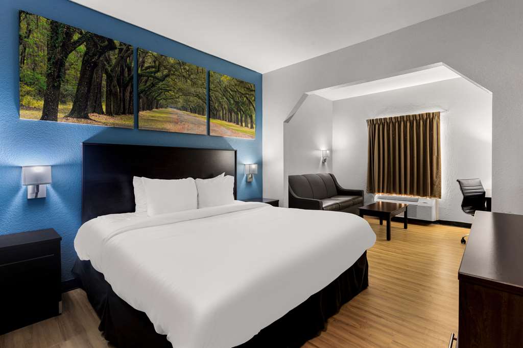 CLARION POINTE HINESVILLE NEAR FORT-guestroom-Guest Room,Suite,On-Site.jpg