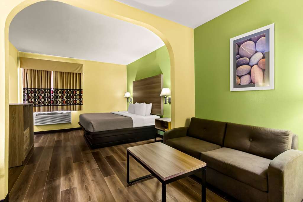 QUALITY INN BAY CITY TX-guestroom-Guest Room,Suite,On-Site.jpg